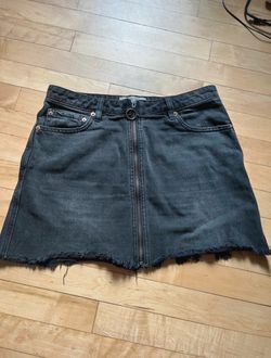 Free People We The Free Womenās Size 28 Black Denim Front Zip Jean Mini Skirt