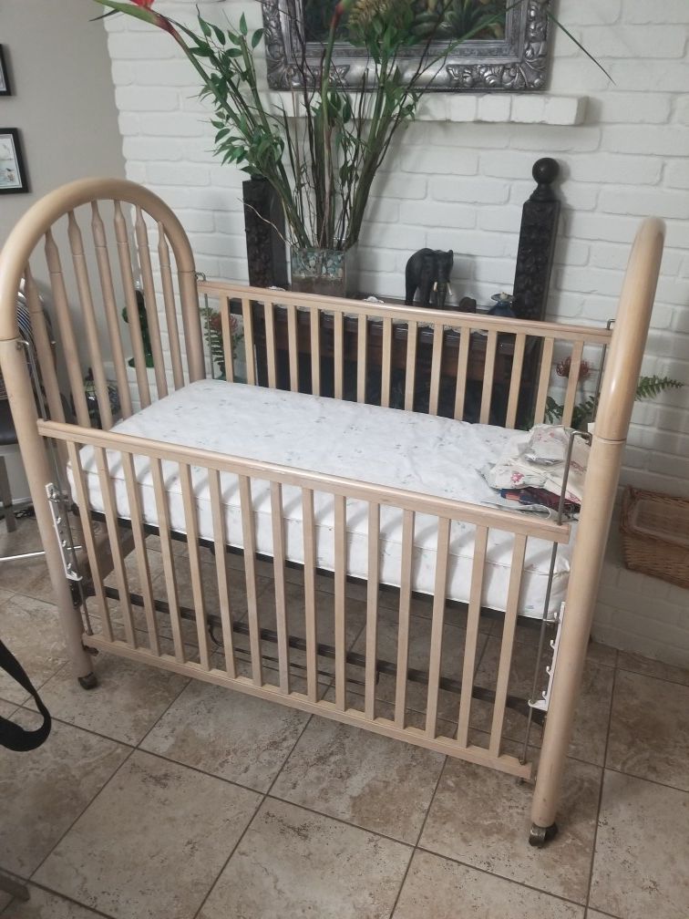 Simmons Crib - Great condition