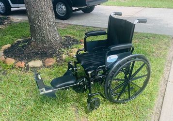 Black Standard Wheelchair with Elevating Leg Rest NEW 18 in
