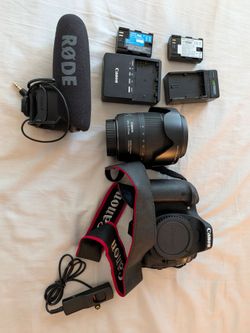 Canon EOS 80D COMPLETE Camera Kit + 18-135mm + Rode Mic + Lowepro Bag