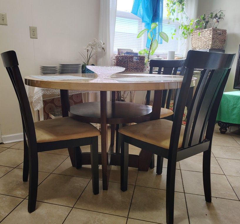Kitchen Table & Chairs