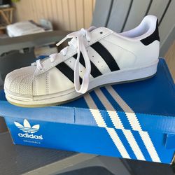 Adidas superstars