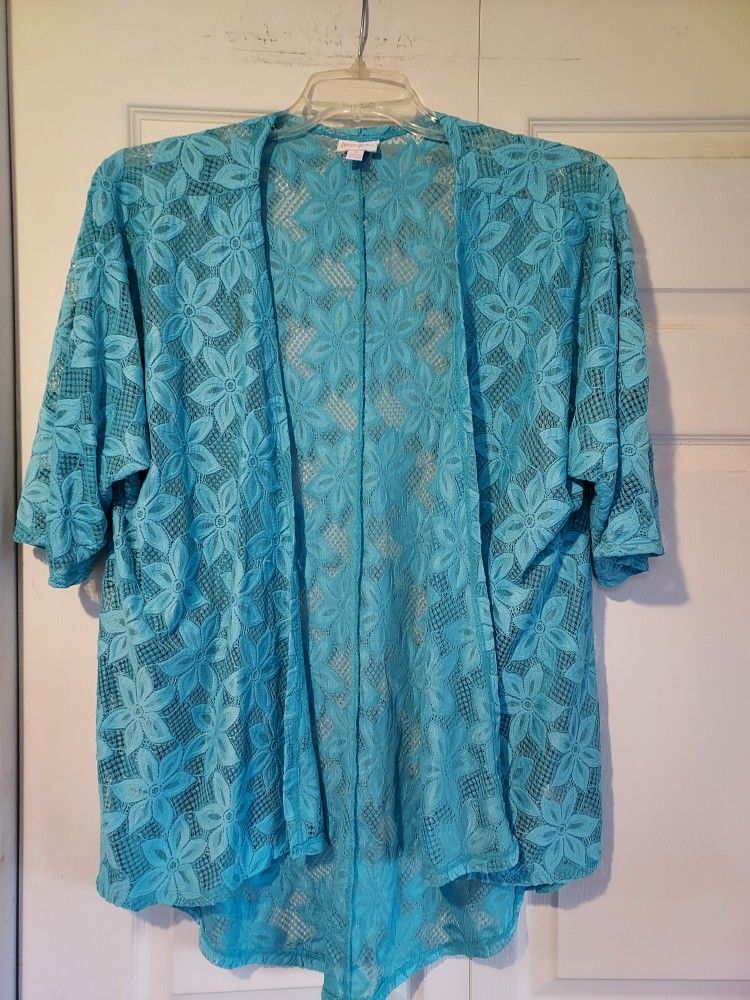 LuLaRoe Aqua Blue Floral Patterned Waterfall Lace Topper Beach Cover Small