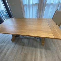 Dinning room table 