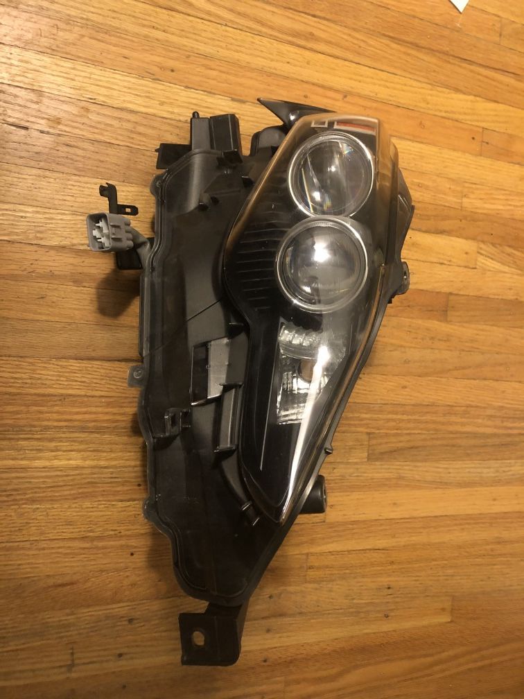 NOS 2011-2015 Lexus IS 250 right side headlight assembly