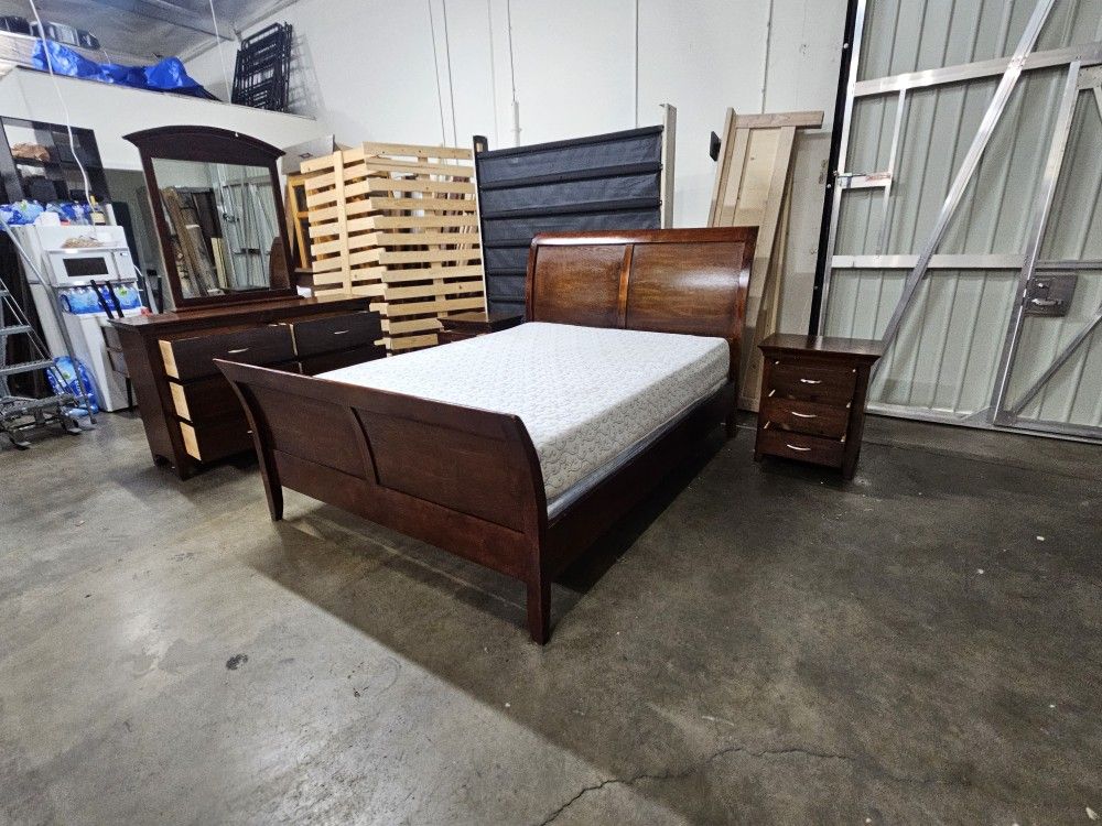 Queen Bedroom Set