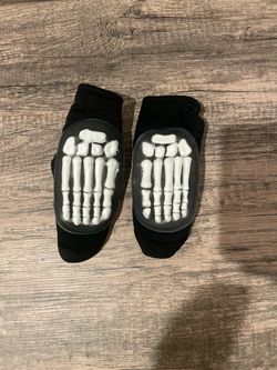 Skeleton hand pads