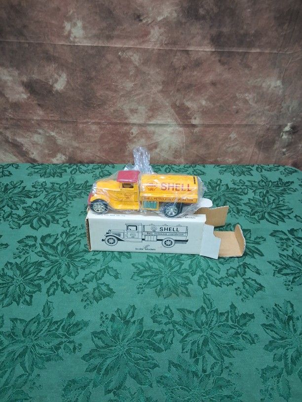 Vintage Shell Gasoline Advertising Diecast Toy Bank In The Original Box 