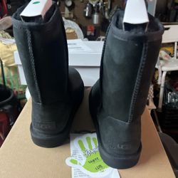 UGG Womens Classic Short II size 9