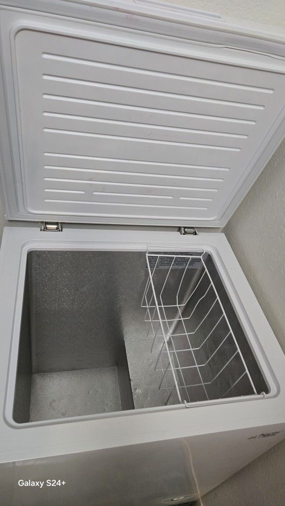 FREEZER 5.1 Cu Ft