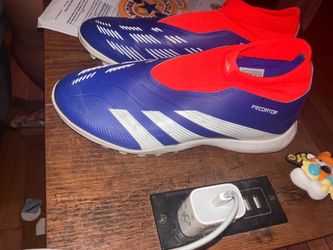 Soccer shoes