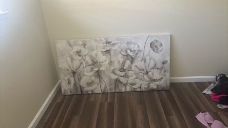 Large white pic with white and silver flowers