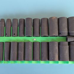 Pittsburgh 23 Piece 1/2" Drive 6 Point Metric/Standard Socket Set