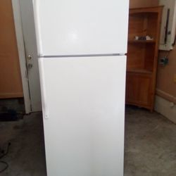 18 Cubic White Fridge, Free Delivery