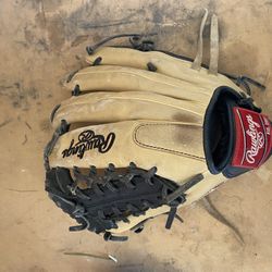 Rawlings Baseball Glove 