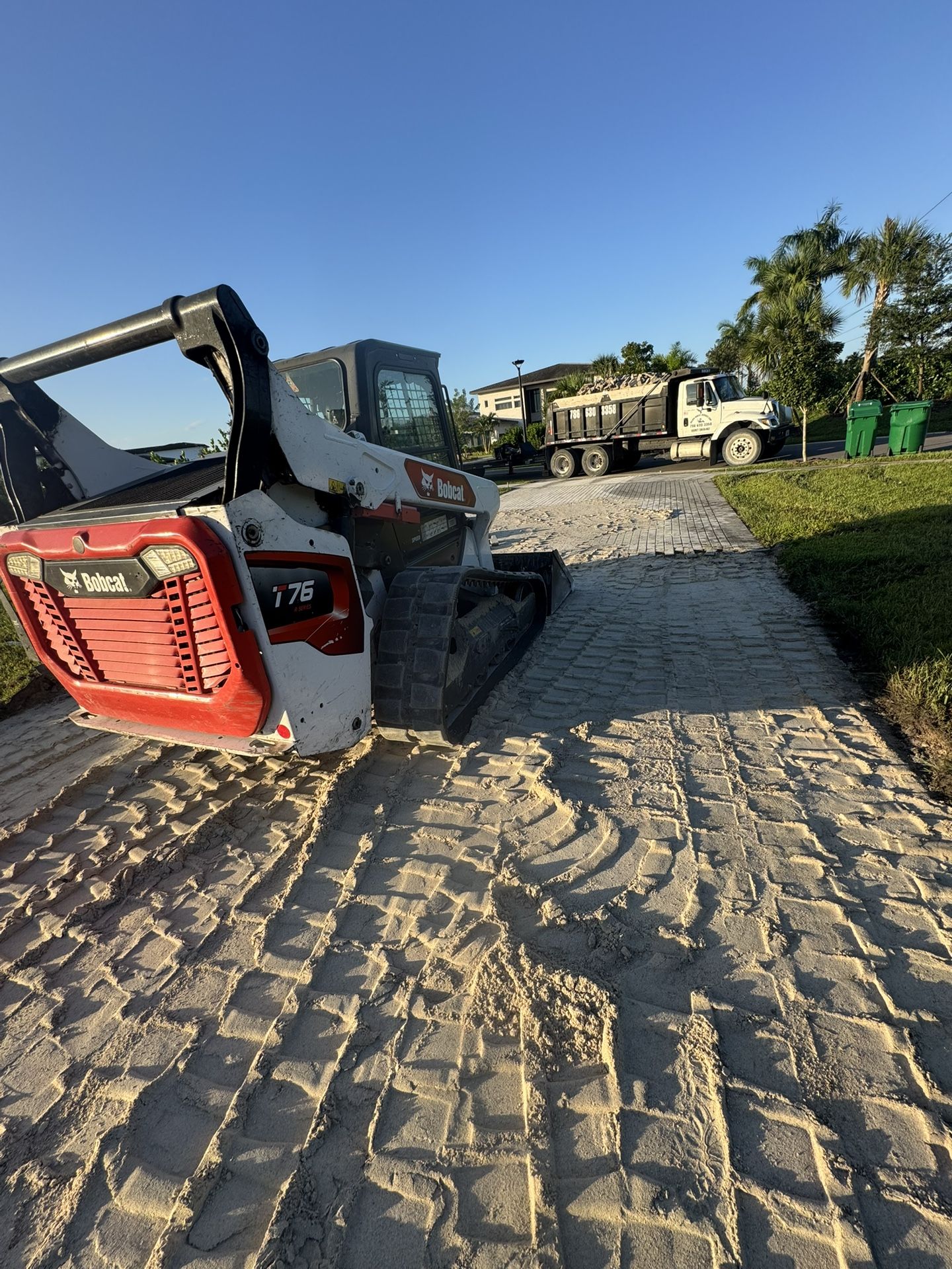 Bobcat Y Camion