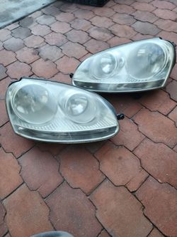 2008 Volkswagen Rabbit/Jetta headlight casing.