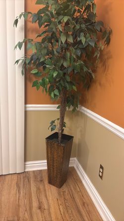 Artificial Tree Decor