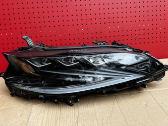 2020 Lexus LS500,OEM RH Headligth,one Tab Broken