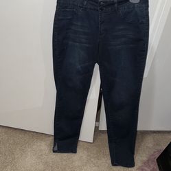 New Size 8 Capris 