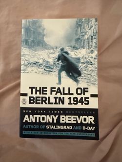 The Fall of Berlin 1945 Antony Beevor WWII History Book Pre Owned