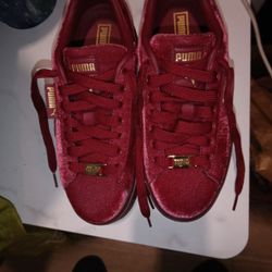 Puma Women's Mayze Velvet Lifestyle Sneakers. Brand New . Size 7.5