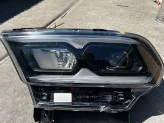 2022 - 2025 Dodge Durango full HID headlamps left and right fully functioning  black top package.
