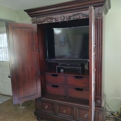Holds 42' TV 