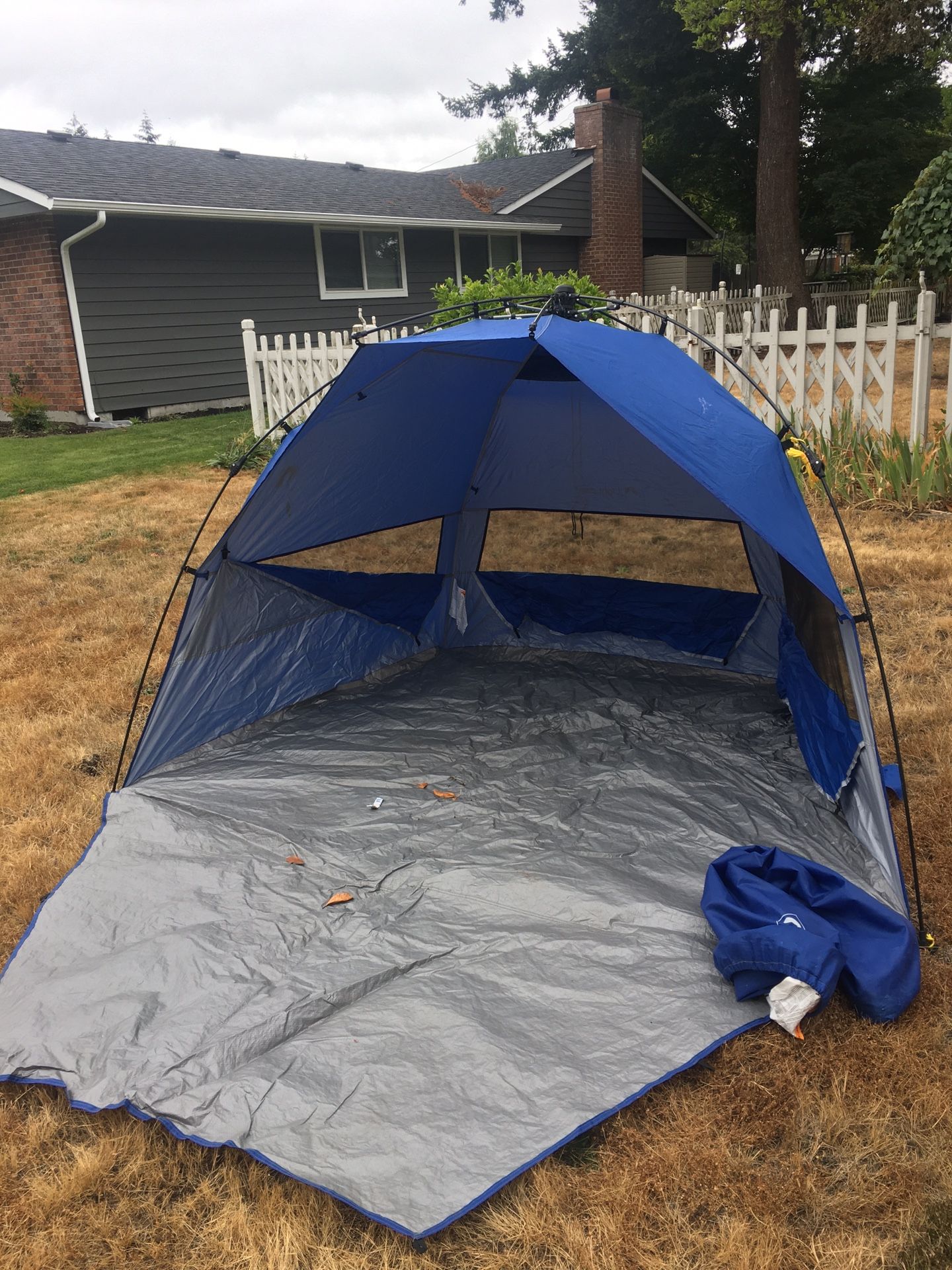 Light speed open tent. Excellent condition