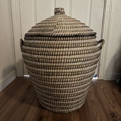 Large Basket With Lid 