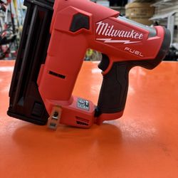 Milwaukee 2541-20 M12 18 Gauge Brad Nailer 