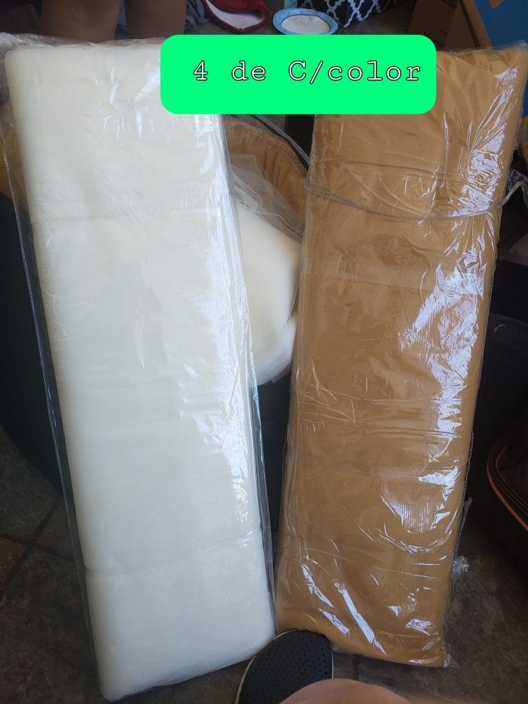 4 Gold And 4 Gold Tulle Rolls