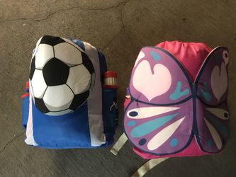 2 bolsas para campar con linterna y botella para agua, nuevas nunca usadas $ 30 por las 2 con colchoneta adentro sleeping bag