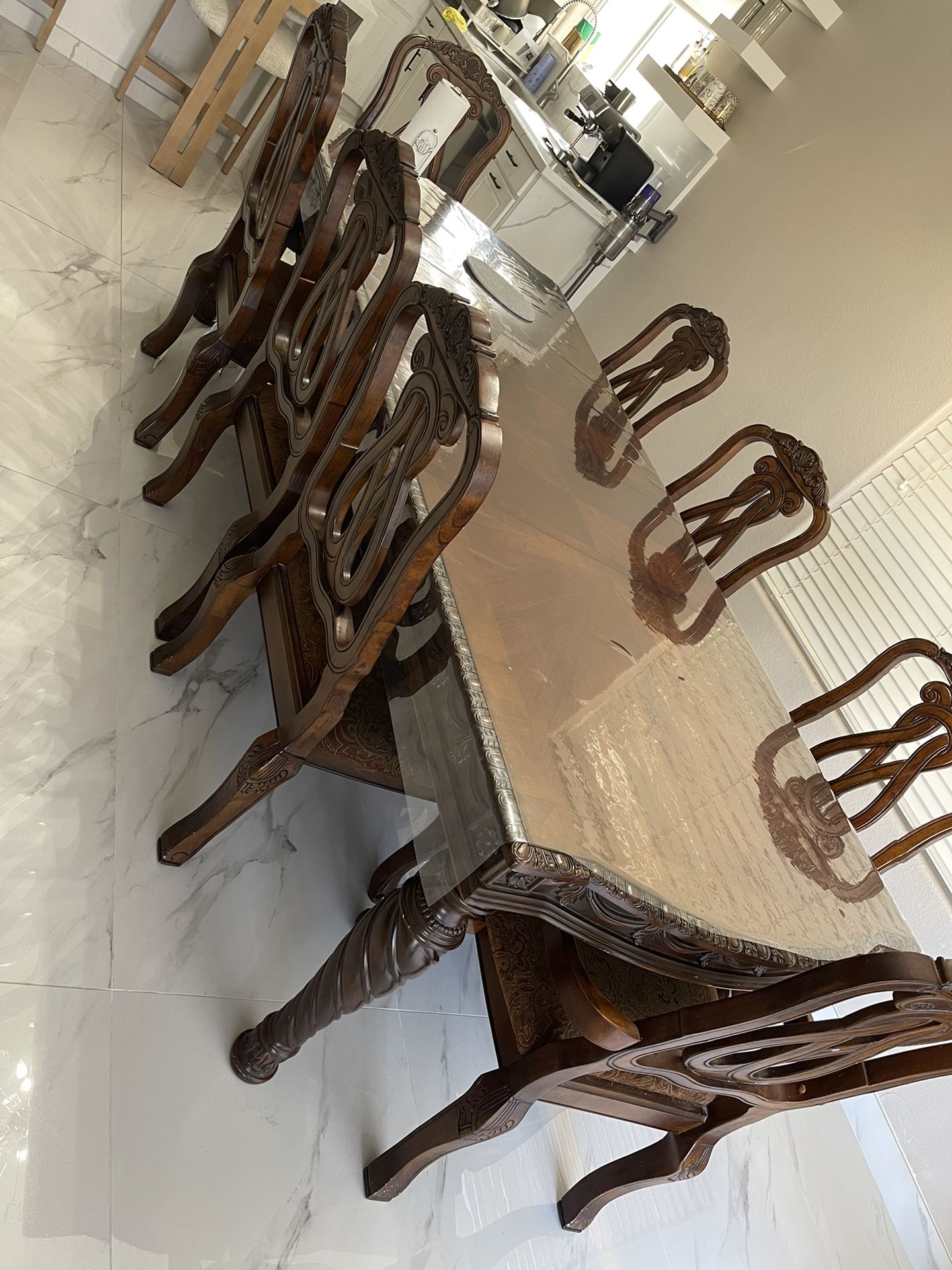 Dinning Table With Chairs 