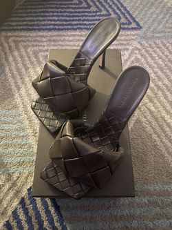 Brand New Bottega lido heels Size 40