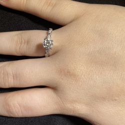 14Kt White Gold Diamond Ring