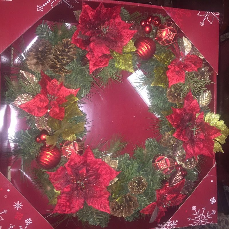Kirkland signature Costco Christmas wreath red poinsettia is excellent condition 27 inches