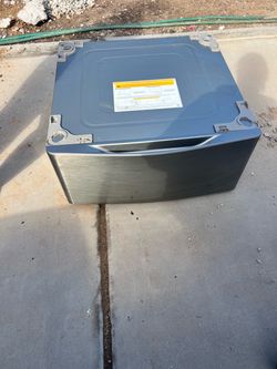 LG pedestals