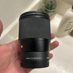 Sigma f1.4 16mm lens