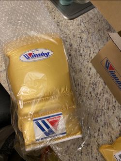 AUTHENTIC Winning boxing gloves MS-600