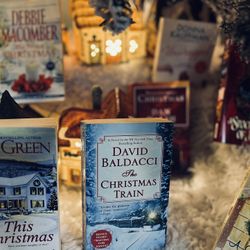 🎄 HOLIDAY ROMANCE BOOK BUNDLE – 7 Christmas Favorites – FREE SHIPPING! 🎁✨