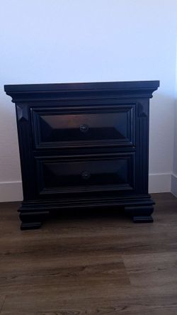 2 USED BLACK NIGHTSTANDS
