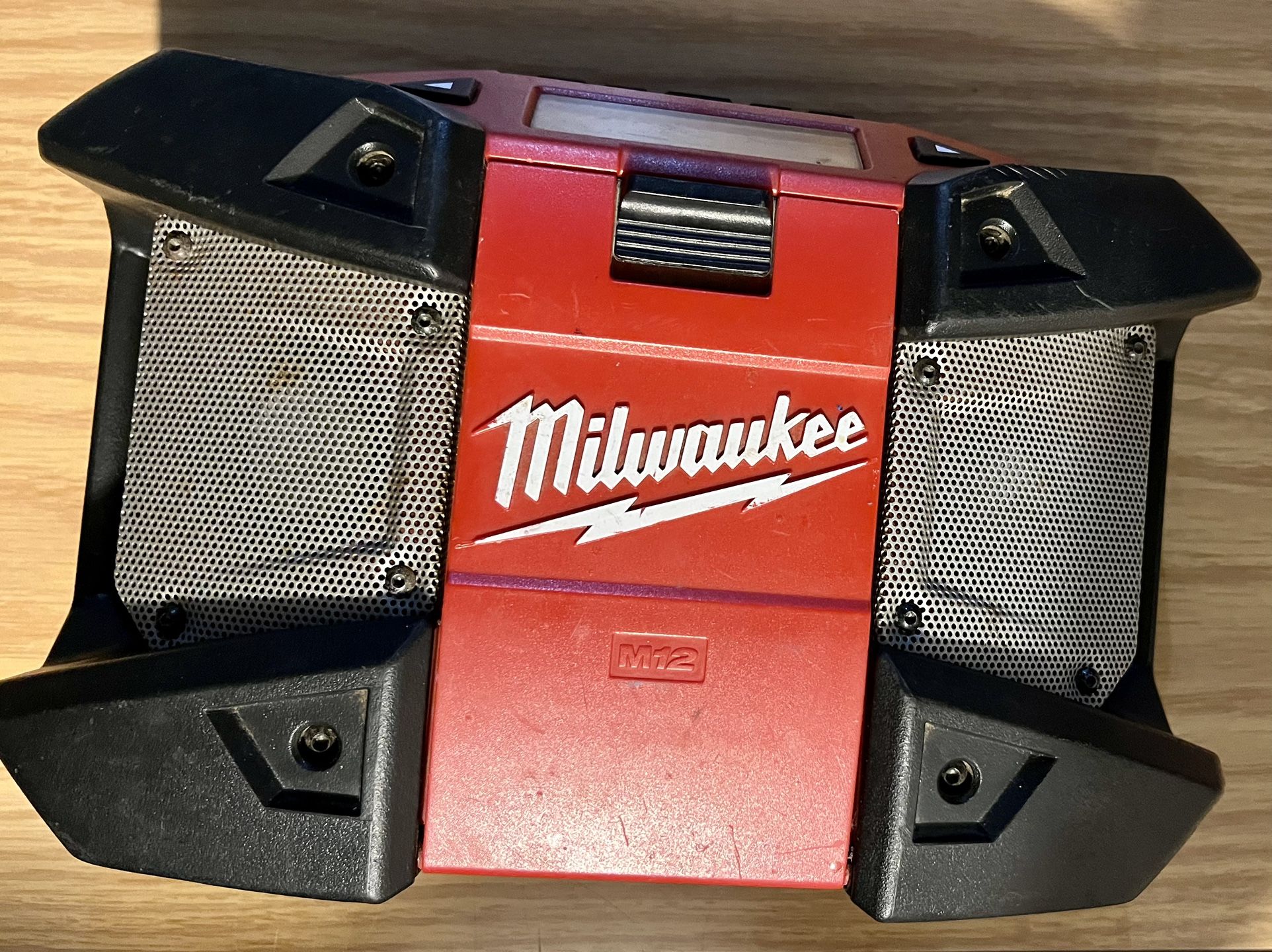 Milwaukee Radio With Battery 