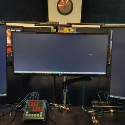 LG Ultrawide Triple Monitor Setup with Deskmounts 29" &  24" 