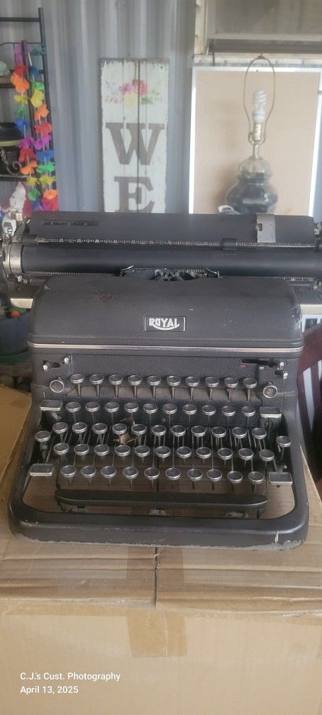 Antique Royal Typewriter