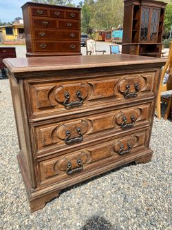 Medium size dresser