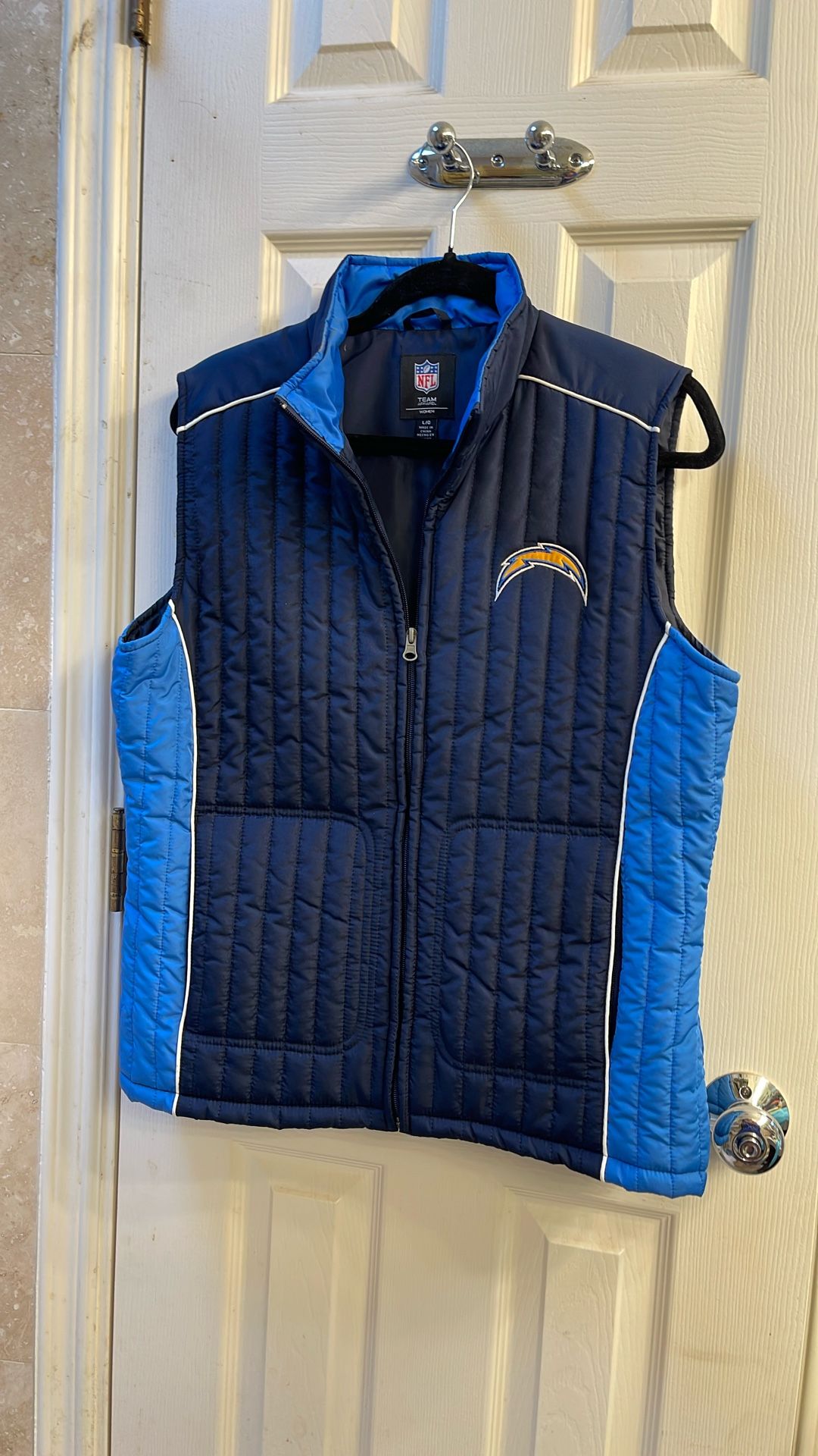 Chargers, puffer vest