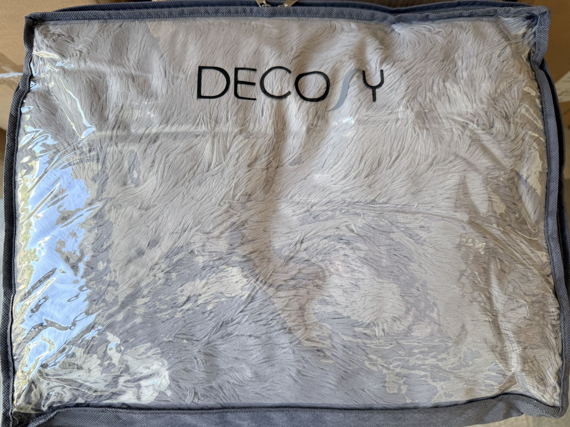 DECOSY SHAGGY LONG FAUX FUR THROW BLANKET
