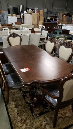 Dining table w& 6 chairs