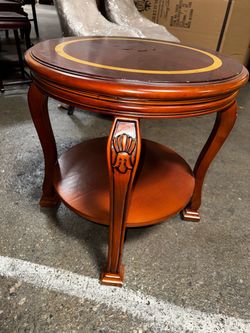 Round Traditional Woden End Table